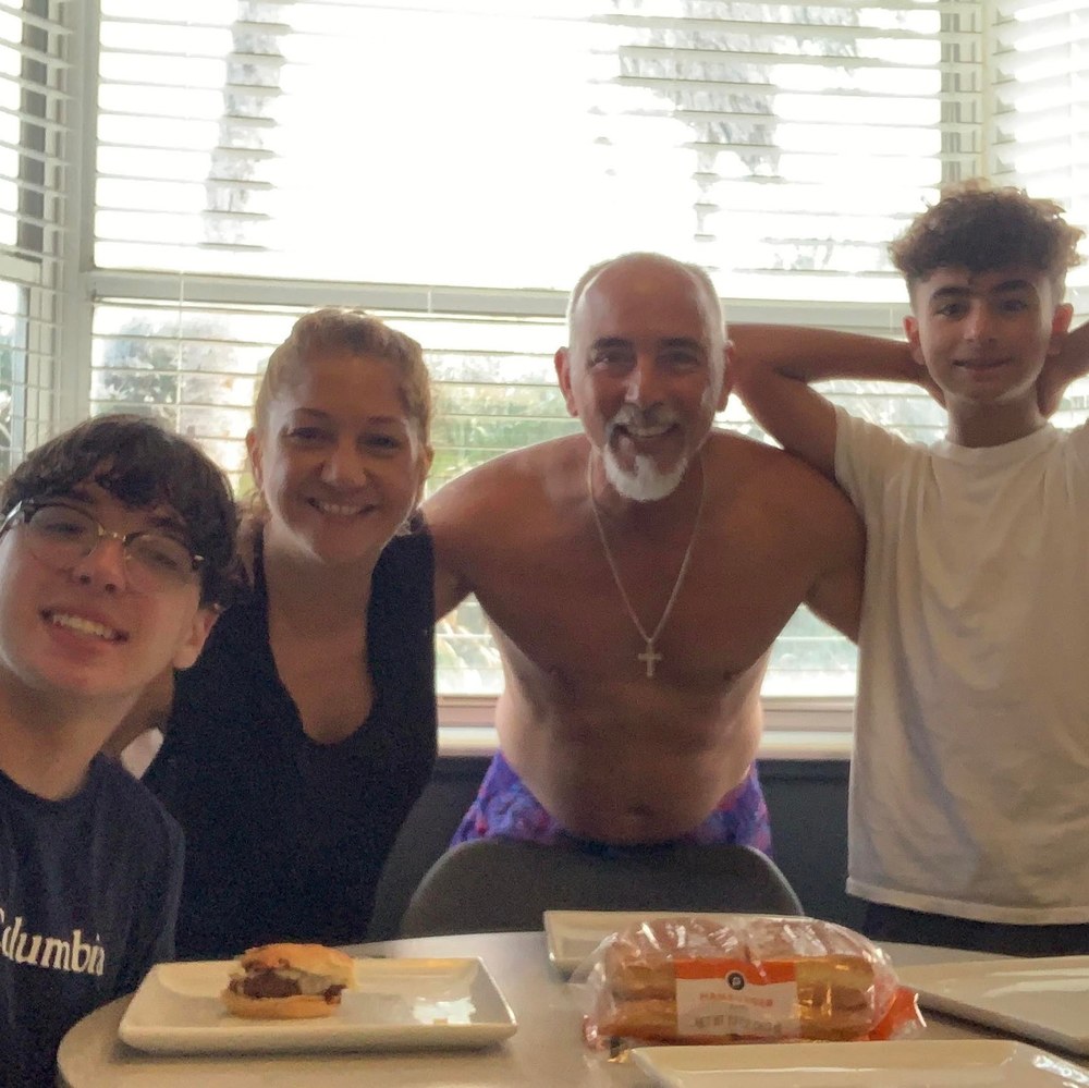 Meet your Posher, Ivis